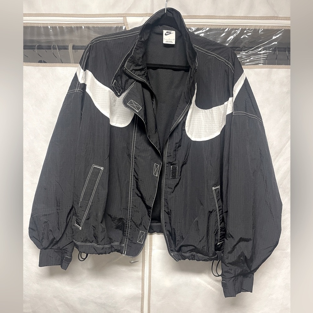 Nike Black and White Windbreaker Jacket - women’s large